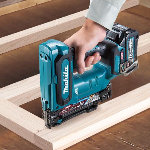 マキタ 公式 makita ST311D 充電式タッカ【リライズ野田愛宕店】【中古】管理番号：2400010112010